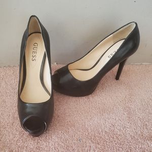BNWOB Guess Shoes